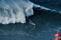 Weltrekord: Sebastian Steudtner bezwingt 28,57 Meter hohe Welle