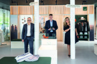 Von links: Stefan Hämmerle (Vorstand Marketing und Vertrieb SWAROVSKI OPTIK), Stefan Isser (Geschäftsführer D. Swarovski Tourism Services GmbH) und Carina Schiestl-Swarovski (Beirat SWAROVSKI OPTIK)