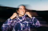 Dynamische Designs in ausdrucksstarker Optik, mit denen sich Abenteuerlustige von Kopf bis Fuß ausstatten können