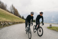 Zeitloses Design und grenzenlose Freiheit mit Radbekleidung von Odlo für den Winter