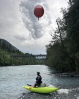 Auch beim Kayaking ist gute Sichtbarkeit im Notfall essenziell für die Rettung