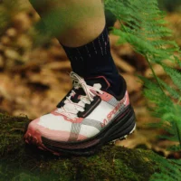 Rocker im Vorfuß-Bereich erlaubt einen progressiven Antritt