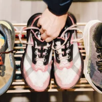 Eigens entwickelter Leisten bietet mehr Raum im Zehenbereich