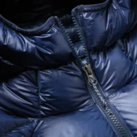 Doppelschieber-Reißverschluss für zusätzlichen Komfort beim Sichern