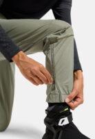 Wadenreißverschlüsse erleichtern das An- und Ausziehen