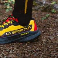 Wrapping System: Verlängerte Seitenwand zur Stabilisierung des Fußes; Neuer gepolsterter Schaft: Verbesserter Komfort an Knöchel und Spann