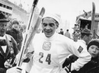 Ausgehend von den Anforderungen des nordischen Wintersports entstand der Anspruch, Bekleidung zu entwickeln, die sportliche Aktivität auch unter anspruchsvollen Wetterbedingungen unterstützt