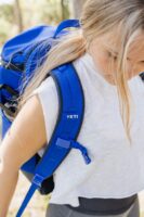 Gepolsterte, verstellbare Schulterriemen und eine druckentlastende, formgepresste Rückenpartie sorgen für ganztägigen Tragekomfort und strukturelle Stabilität
